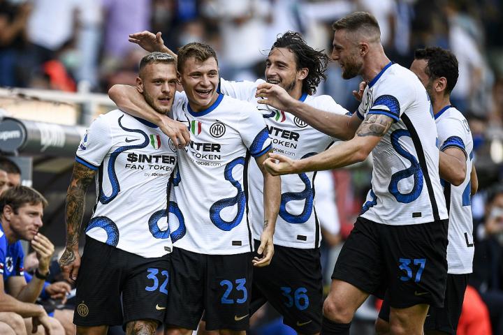 AC米兰内部会议纪要流出：转会期状态回暖，足总杯使命明确，心理建设被强调(ac米兰202324赛季的男足球衣正面合作伙伴)