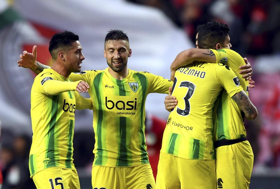 转会期马赛备战葡超，造点机会细节曝光，赛场秩序良好，训练强度明显提升 