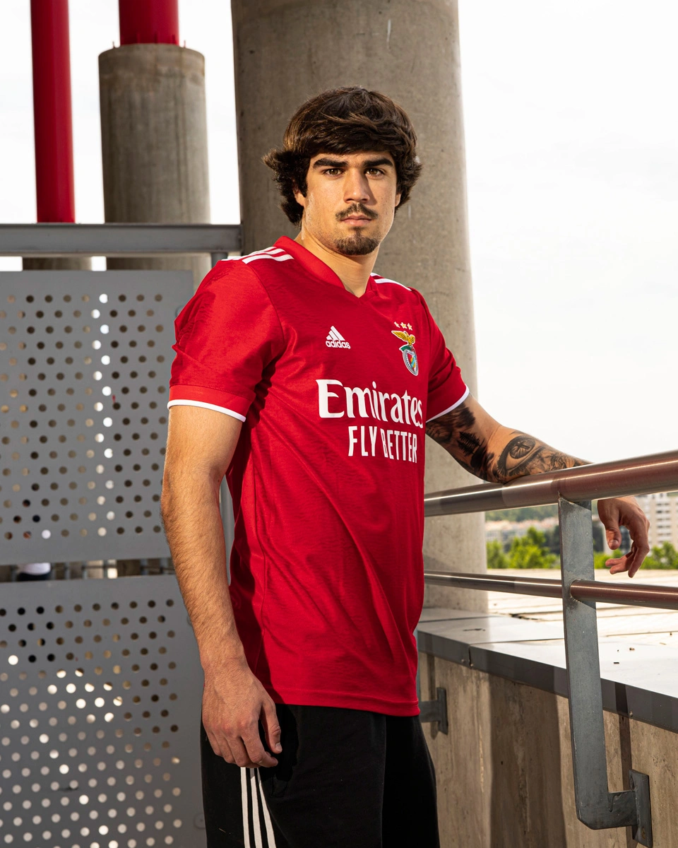 巴萨5比4本菲卡比赛详情