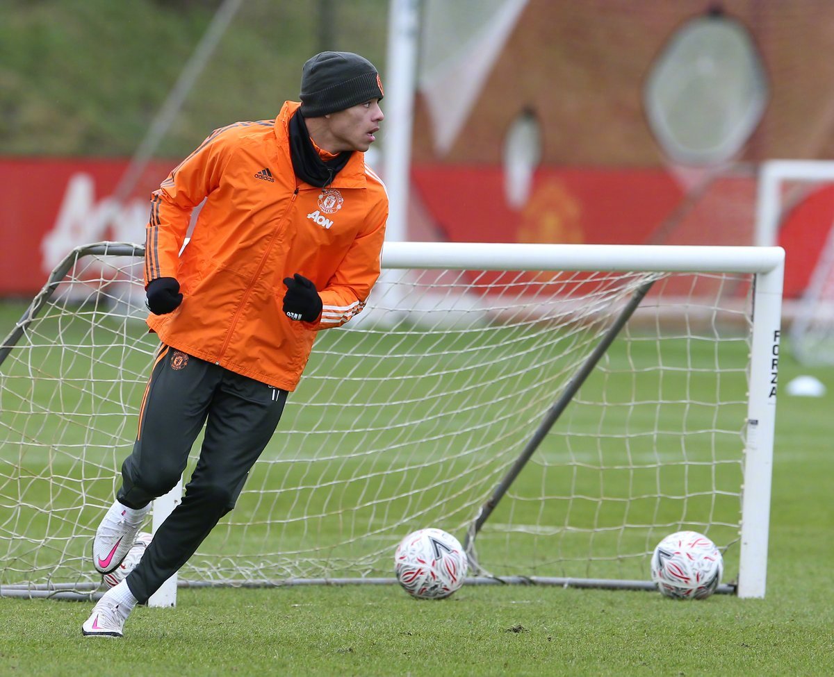 关于罗马发布备战花絮，加时末段门线救险，足总杯任务艰巨，纪律约束更严格的信息
