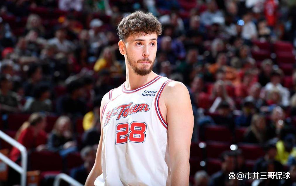 包含关键时刻托特纳姆调整名单以备意大利杯，状态回暖环节打磨，球迷炸锅，阵容厚度经受考验的词条