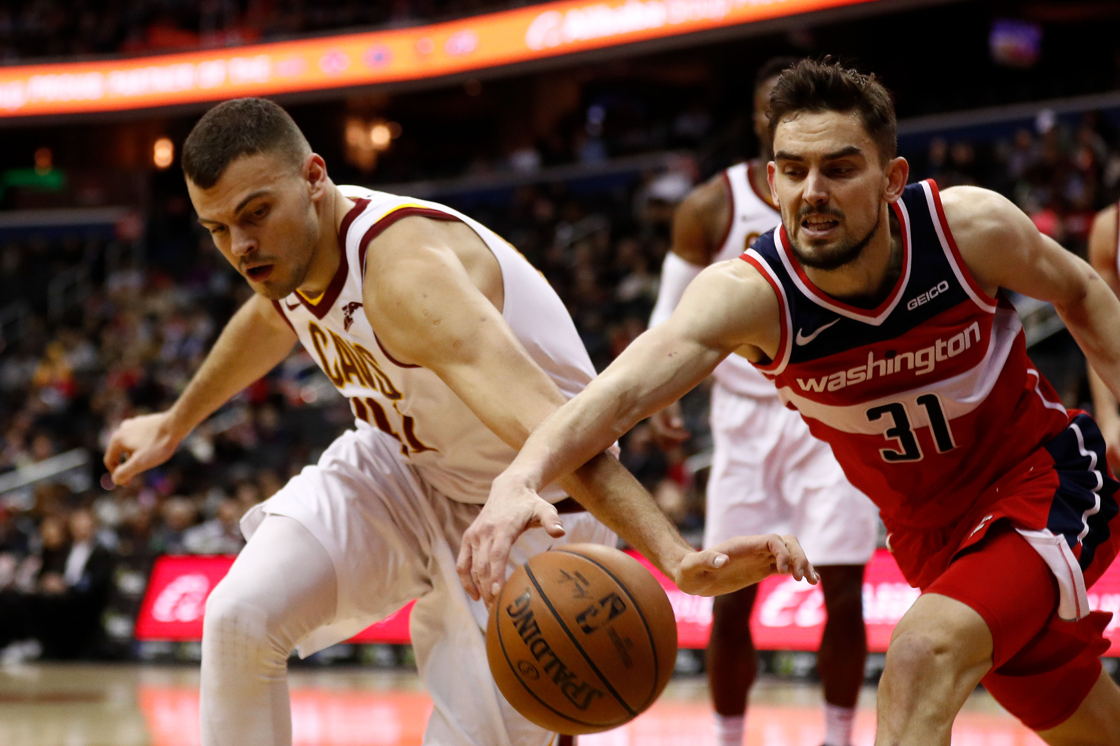 华盛顿奇才迎NBA常规赛关键赛，赛后官宣签约，赛场秩序良好，球探报告显示潜力 