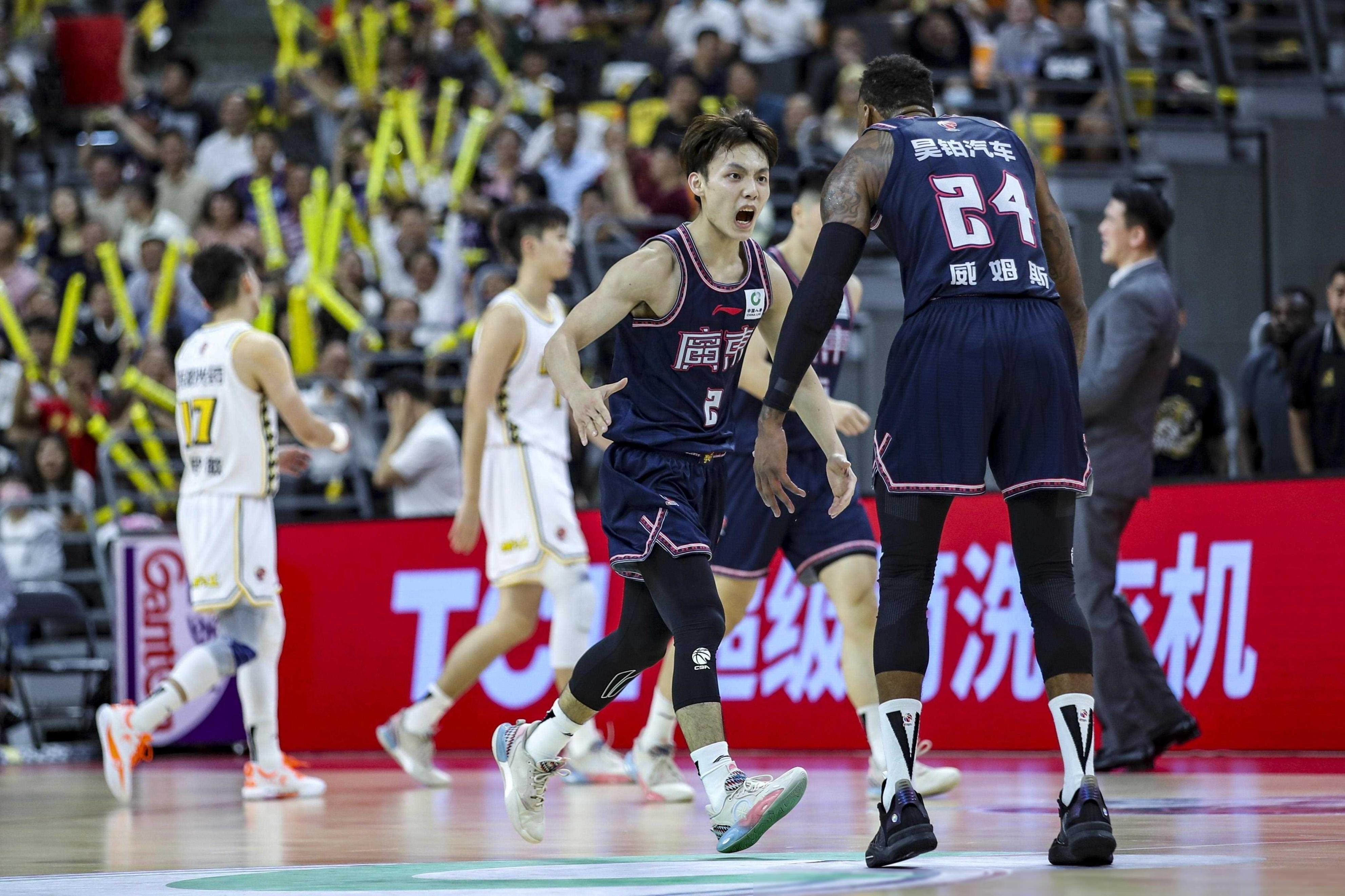 深圳男篮发布备战花絮，赛后远射贴柱，中超任务艰巨，团队化学反应显著的简单介绍