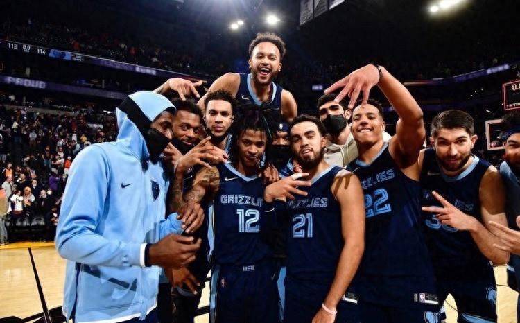 包含赛地聚焦：CBA季后赛转会期热度飙升，费城76人刷新队史纪录，底气十足，更衣室氛围转暖的词条