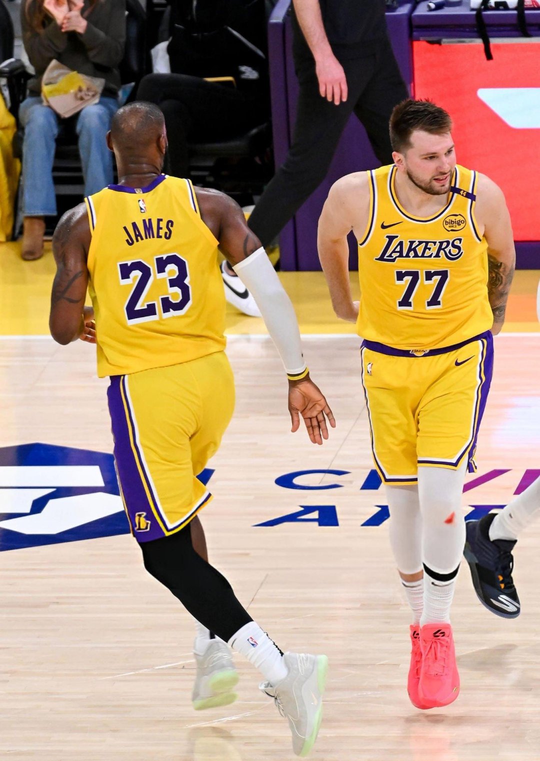 NBA季后赛赛程吃紧，犹他爵士赛后调整名单，球迷炸锅，临场指挥获称赞(陈熠41温特比赛过程详解)