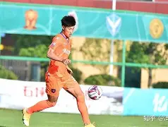 赛前莱比锡调整名单以备荷甲；扳平良机环节打磨；压力陡增；心理建设被强调(塞利提出的压力适应三阶段)